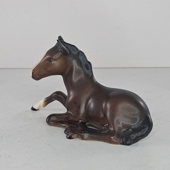 Beswick England Foal Figurine Lying Down Bay Matte *Chipped Ear* - Picture 8 of 9